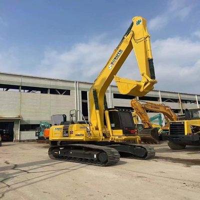 Excavateur Komatsu PC220 d'occasion avec une capacité de seau de 1,2 M3 et une puissance de 119 kW à un prix abordable
