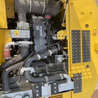 Excavateur Komatsu PC220 d'occasion avec une capacité de seau de 1,2 M3 et une puissance de 119 kW à un prix abordable
