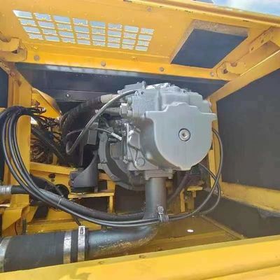 Excavateur Komatsu PC220 d'occasion avec une capacité de seau de 1,2 M3 et une puissance de 119 kW à un prix abordable