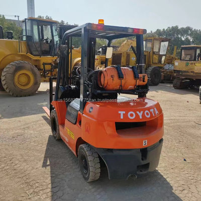 Boutiques de matériaux de construction utilisés 2012 TOYOTA 7F30 chariot élévateur diesel avec et raisonnable
