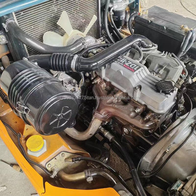 Un moteur diesel puissant, Toyota 7F30 utilisé, avec un poids de 3000 kg et une grande efficacité