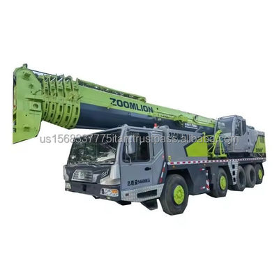Une grue Zoomlion de 90 tonnes utilisée avec une hauteur de levage maximale de 4,5 m et une bonne capacité de levage
