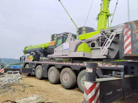Une grue utilisée de 200 tonnes avec d'excellentes performances et une charge maximale de levage 4.5