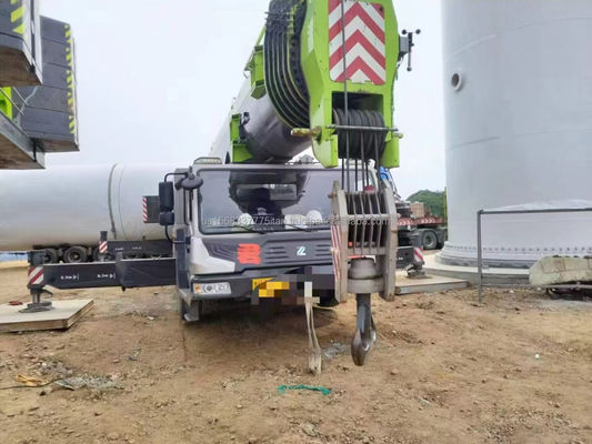 Une grue utilisée de 200 tonnes avec d'excellentes performances et une charge maximale de levage 4.5