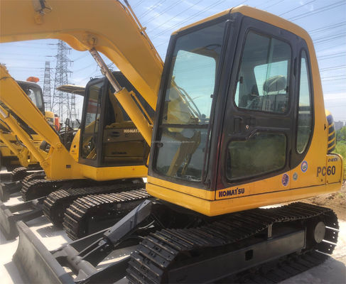 Excavateur d'occasion de 6 tonnes Komatsu PC60 avec soupape hydraulique d'origine et peu d'heures de travail